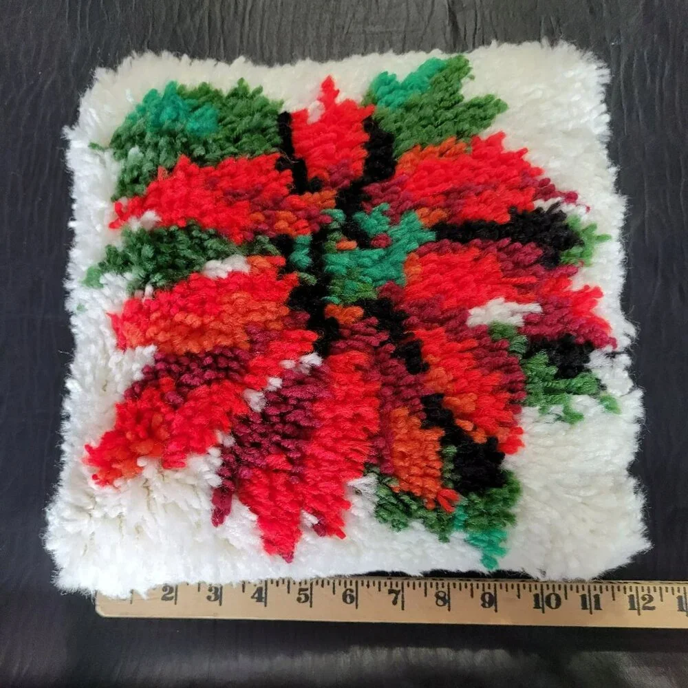 Handmade Latch Hook Throw Pillow White Red‎ Green Poinsettia Christmas 12x12